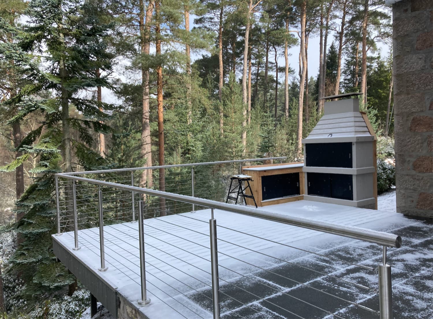 ¿Cuáles son los problemas comunes con las barandillas de alambre?