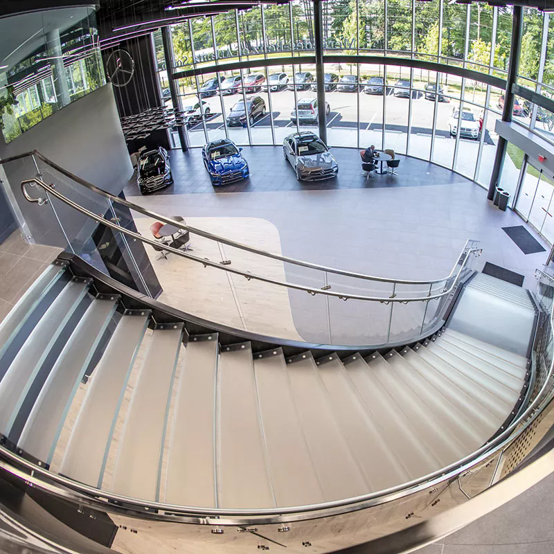 ¿Cómo están transformando las barandillas de vidrio la arquitectura y la seguridad modernas?