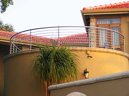 ¿Cuáles son los diferentes tipos de barandillas para balcones?